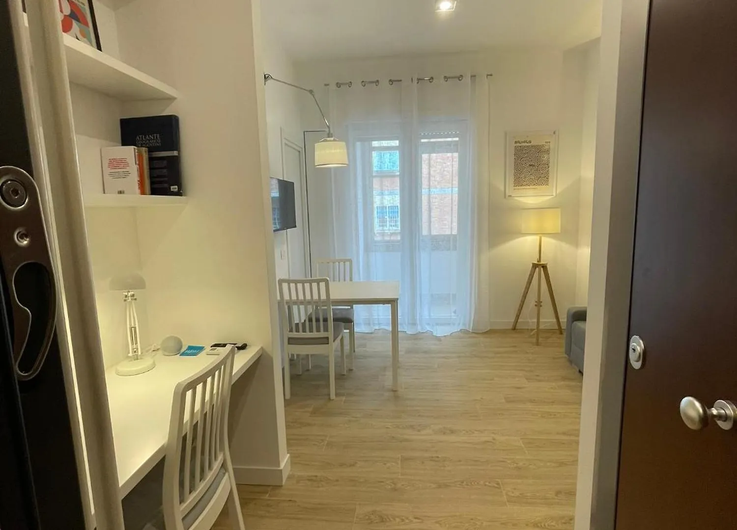 Dcube Apartment B Rom